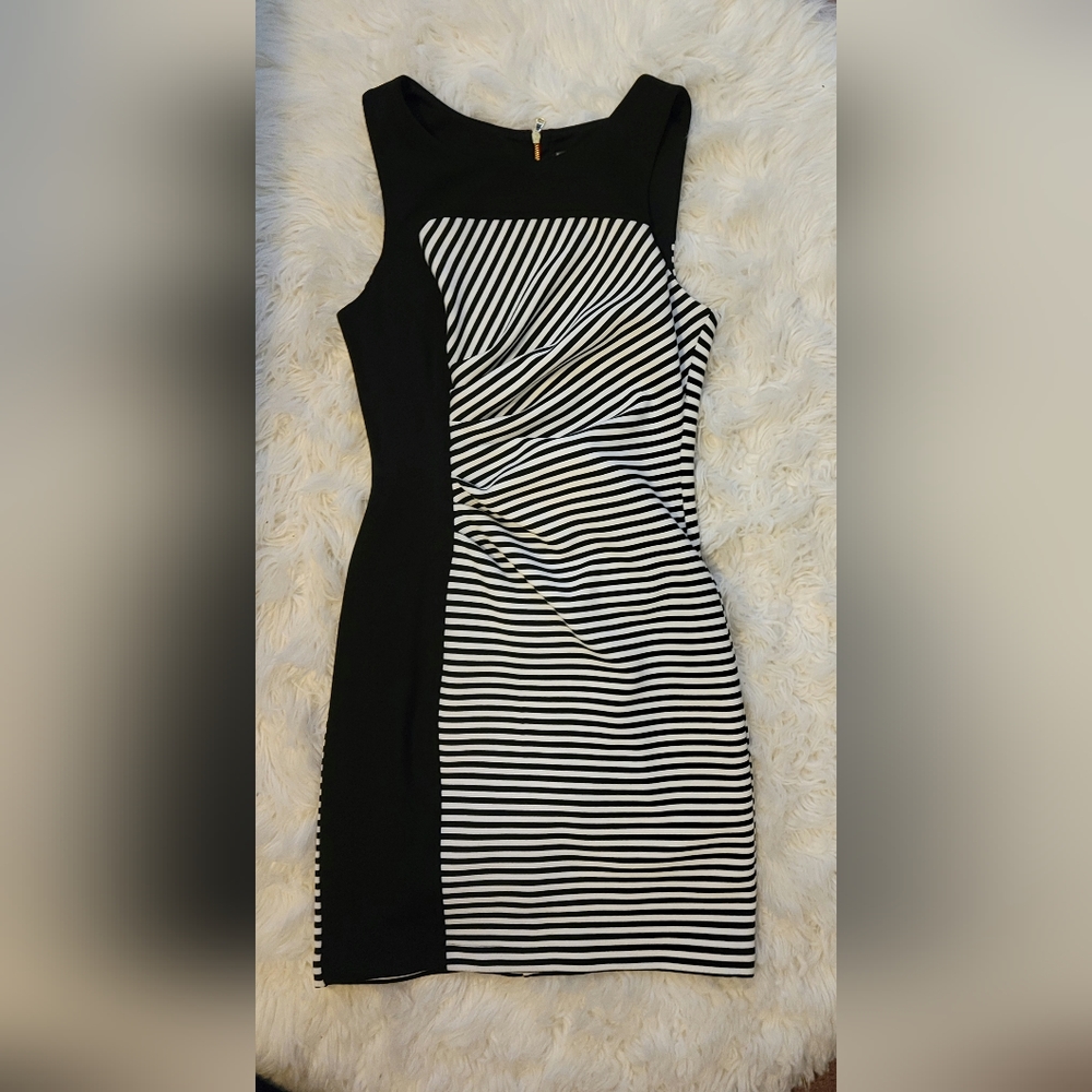 Guess cocktail dress, size 4,lack and white with exposed red back zipper